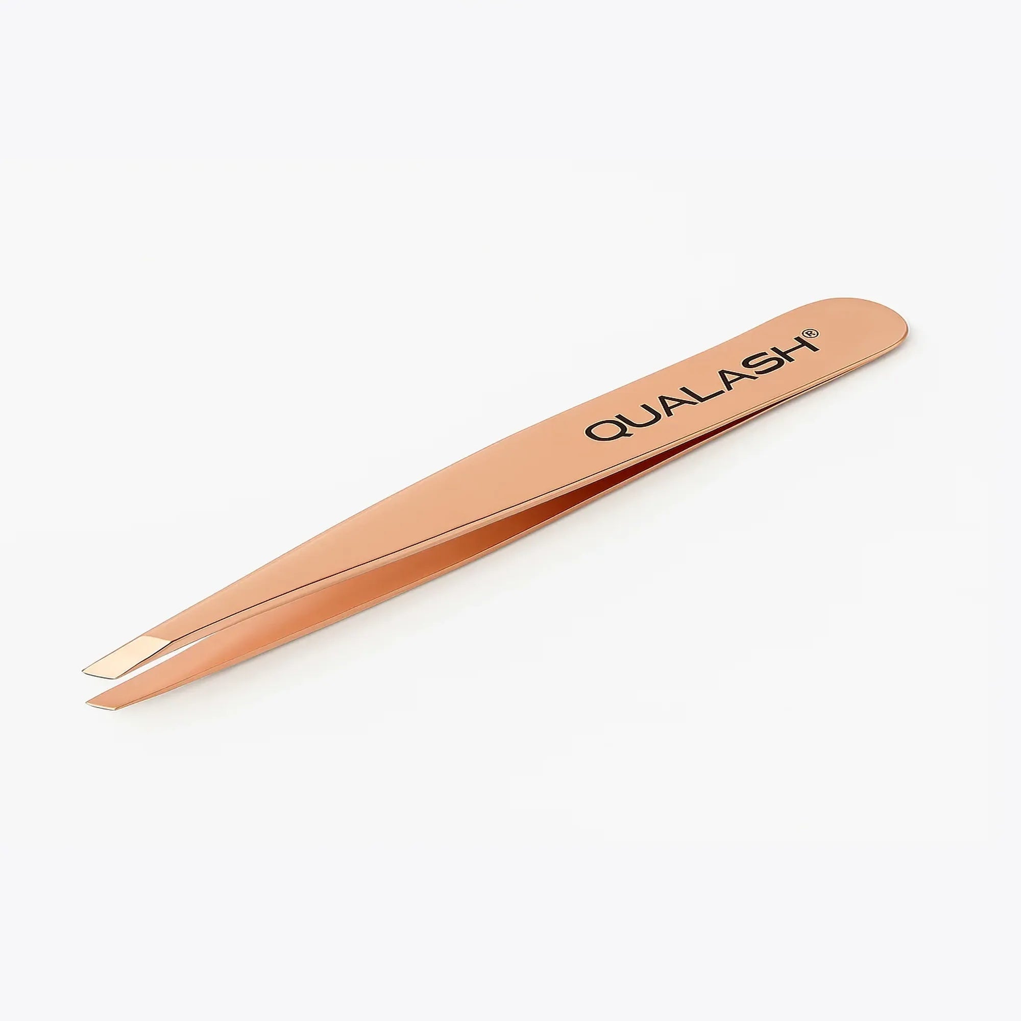 QUALASH Professional pincet – nærbillede af skrå pincet i elegant rosaguld.