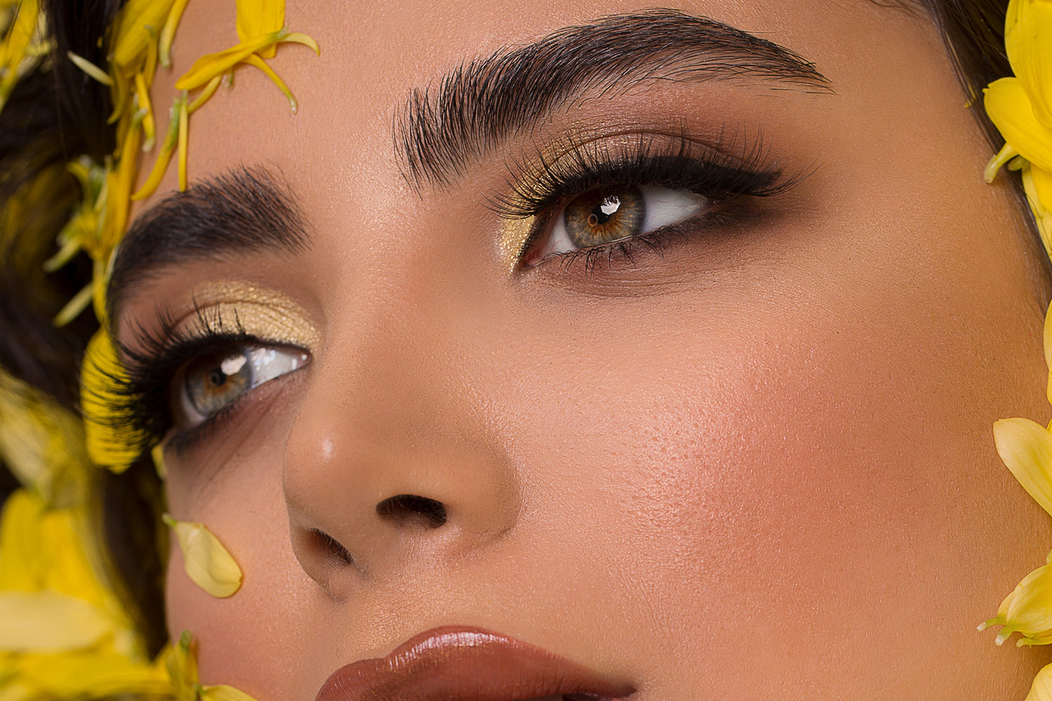 Perfect eyes all day: 10 proven ways to apply mascara