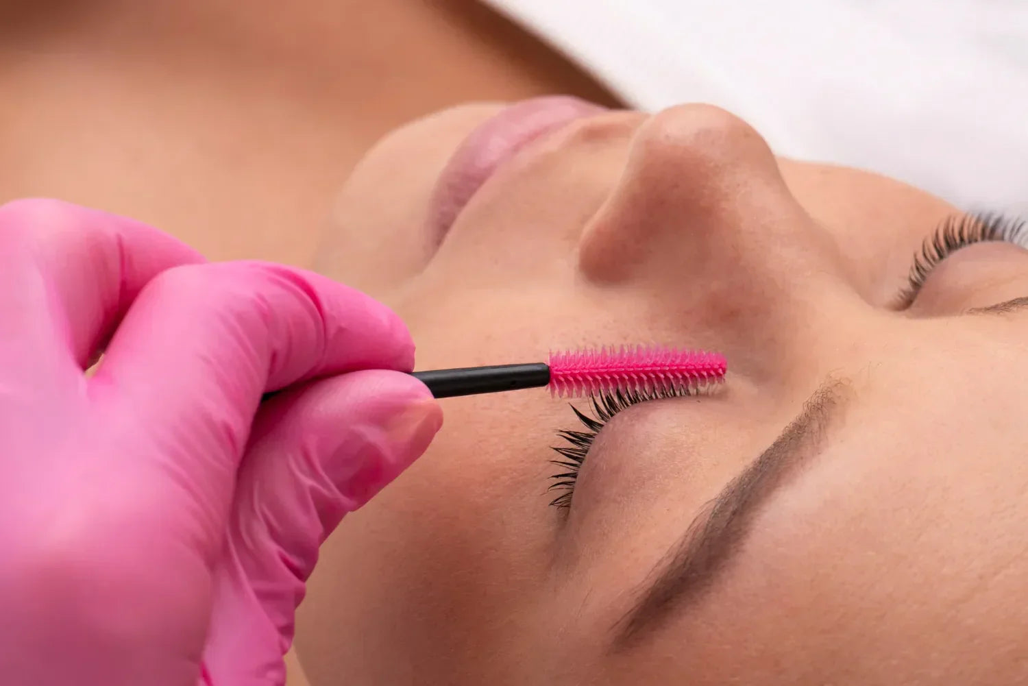 Cuidado de las pestañas: ¿cómo cuidar tus pestañas para mantenerlas bonitas y sanas?